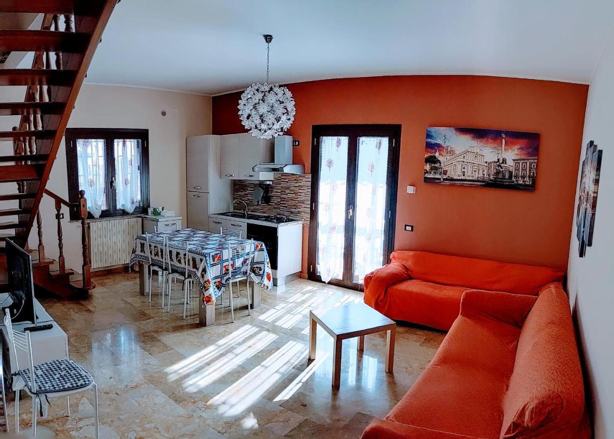 Casa Vacanze Volpe Dell'Etna นีโกโลซี ภายนอก รูปภาพ
