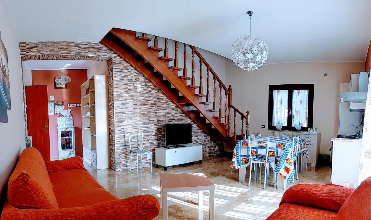 Casa Vacanze Volpe Dell'Etna นีโกโลซี ภายนอก รูปภาพ