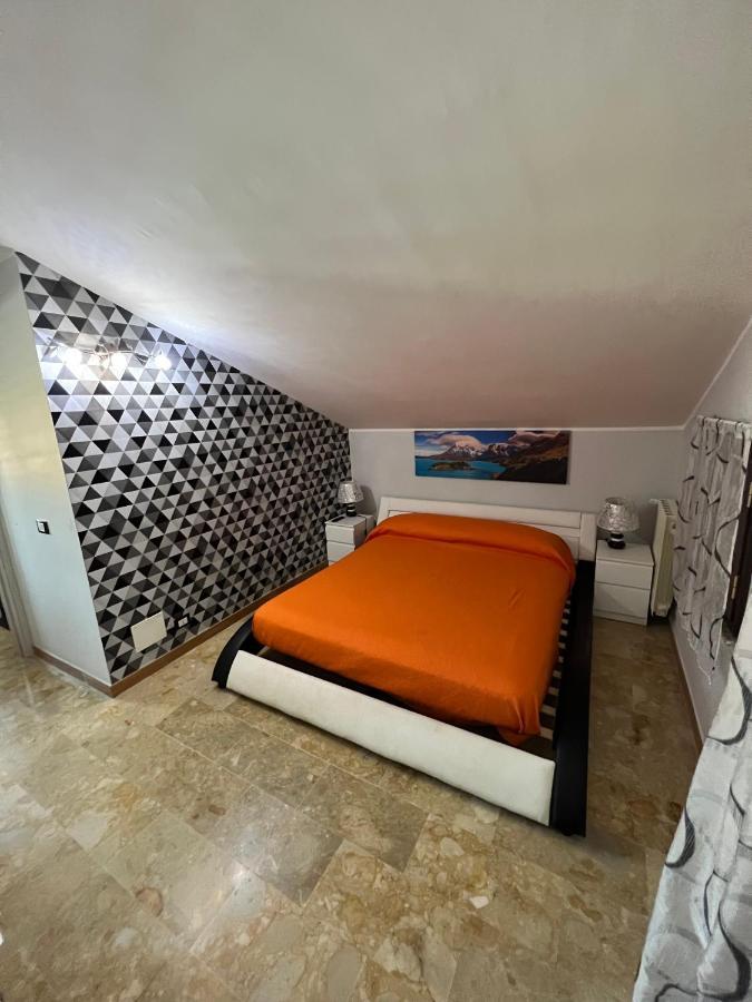 Casa Vacanze Volpe Dell'Etna นีโกโลซี ภายนอก รูปภาพ