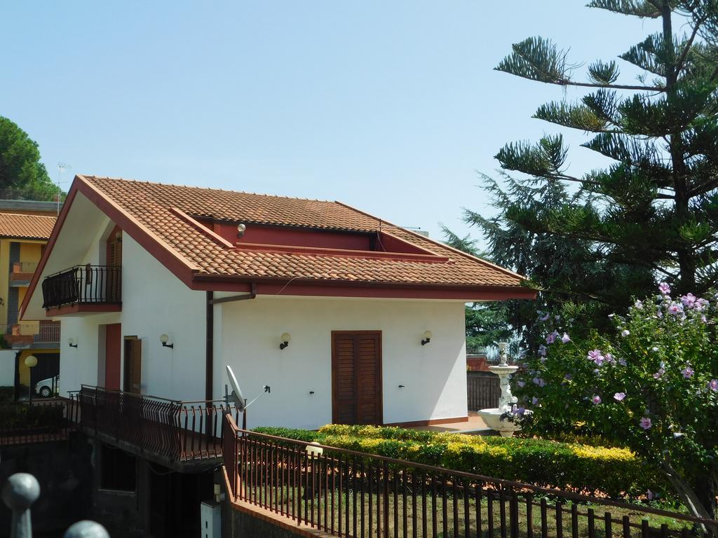 Casa Vacanze Volpe Dell'Etna นีโกโลซี ภายนอก รูปภาพ
