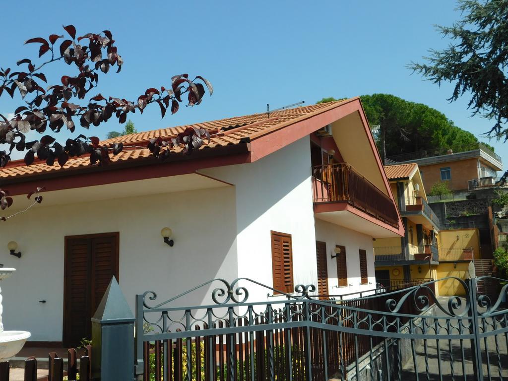 Casa Vacanze Volpe Dell'Etna นีโกโลซี ภายนอก รูปภาพ