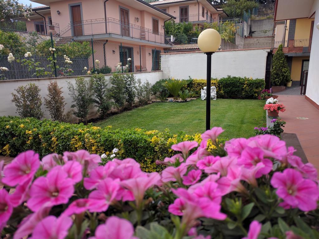 Casa Vacanze Volpe Dell'Etna นีโกโลซี ภายนอก รูปภาพ