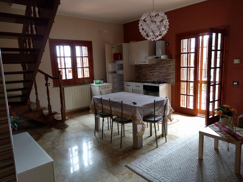 Casa Vacanze Volpe Dell'Etna นีโกโลซี ภายนอก รูปภาพ
