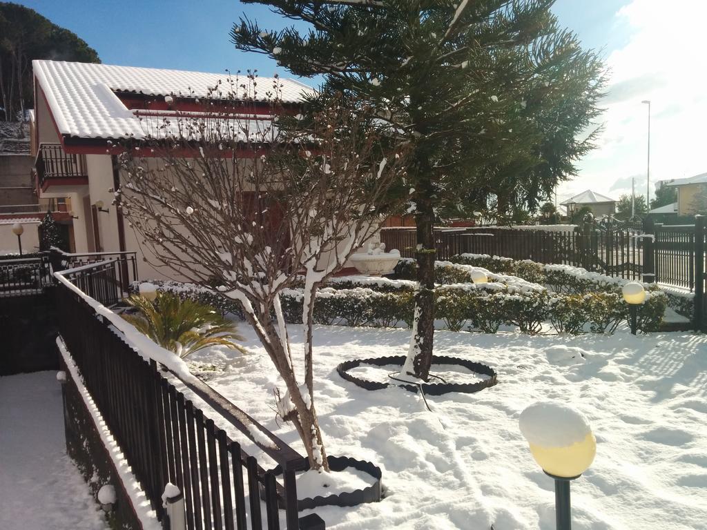 Casa Vacanze Volpe Dell'Etna นีโกโลซี ภายนอก รูปภาพ