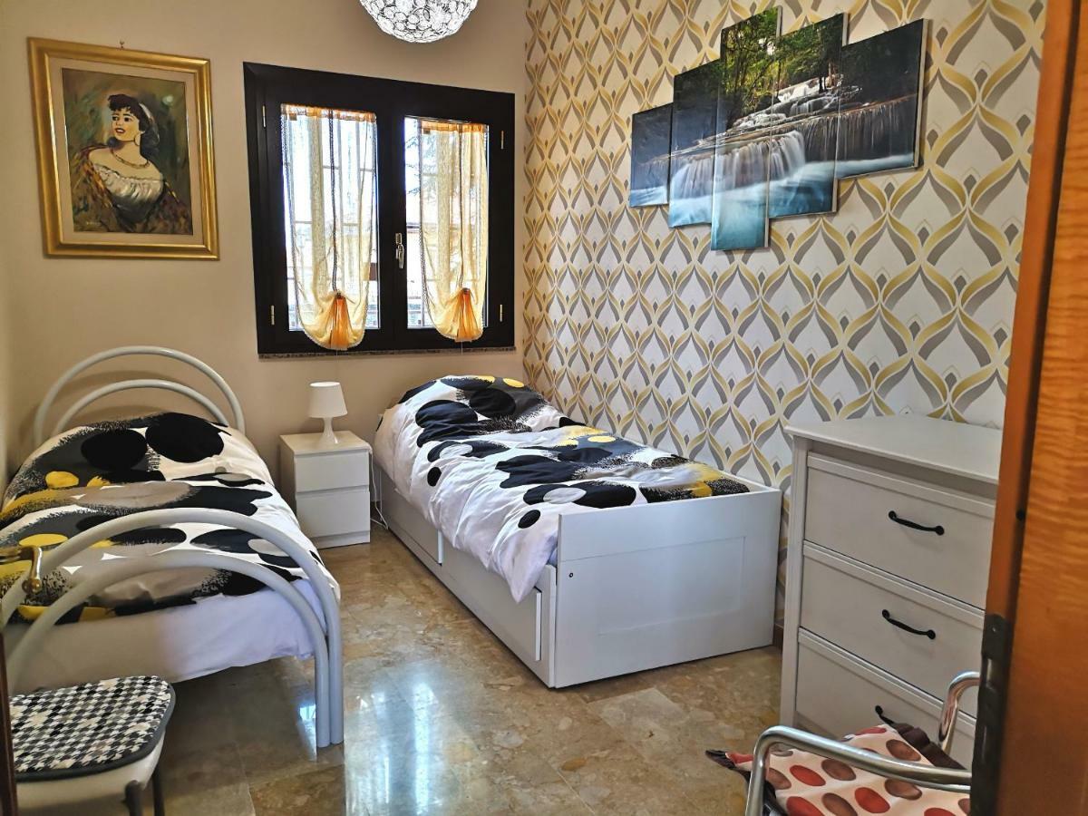Casa Vacanze Volpe Dell'Etna นีโกโลซี ภายนอก รูปภาพ